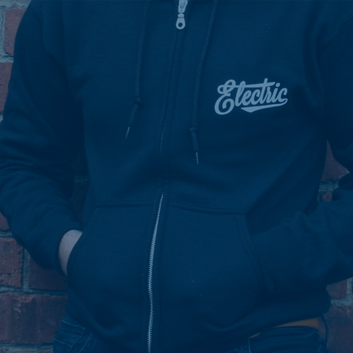 Sudadera bordada con cremallera