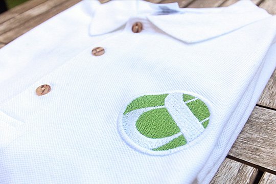 Uniformes bordados personalizados para clubes deportivos