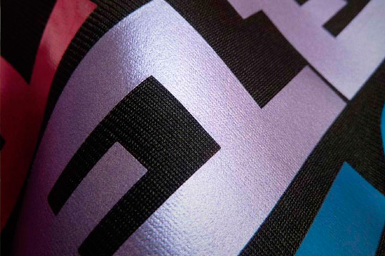 Vinilo de corte metalizado en camisetas